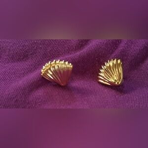 Elegant Gold Fan-Shaped Earrings